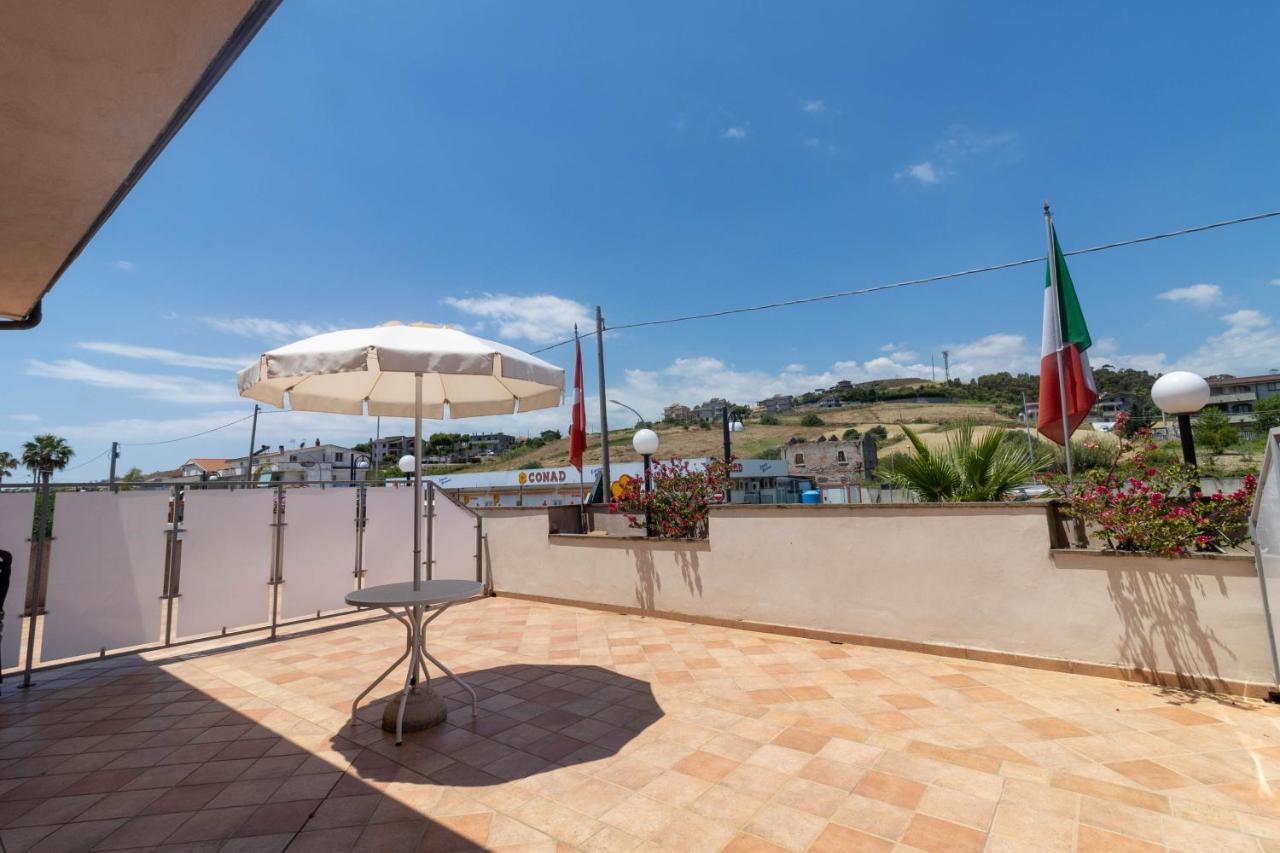 Hotel Federica Riace Marina Buitenkant foto